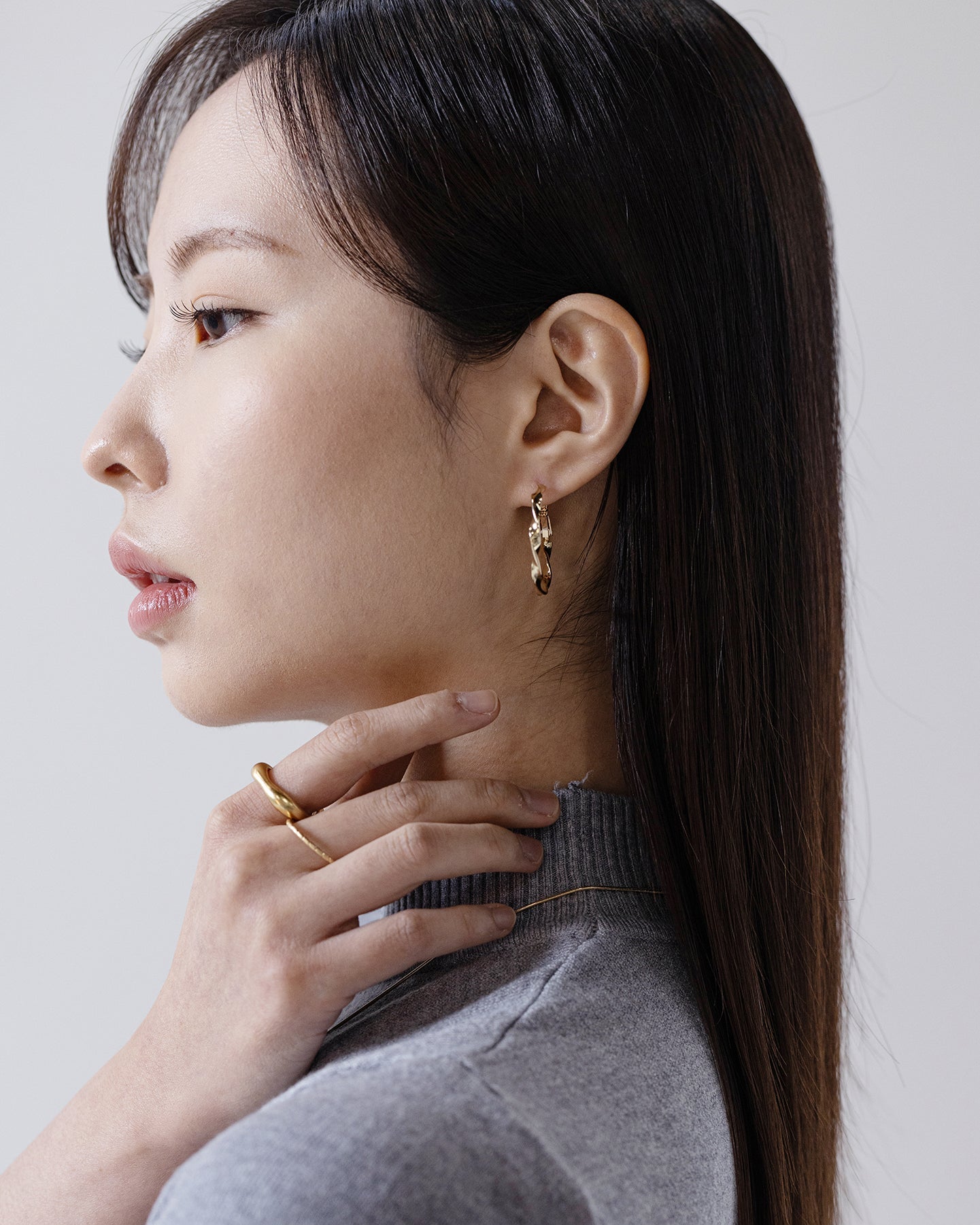 ツイストフープピアス