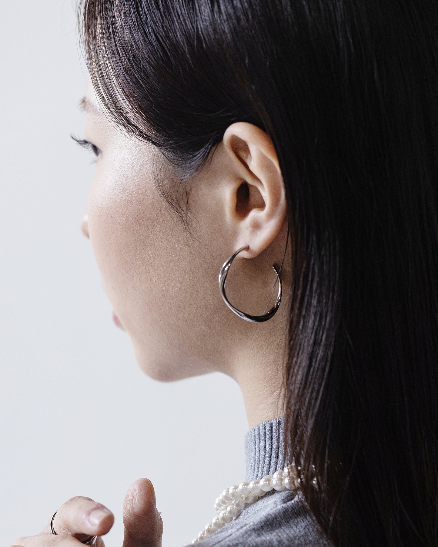セパレートツイストフープピアス