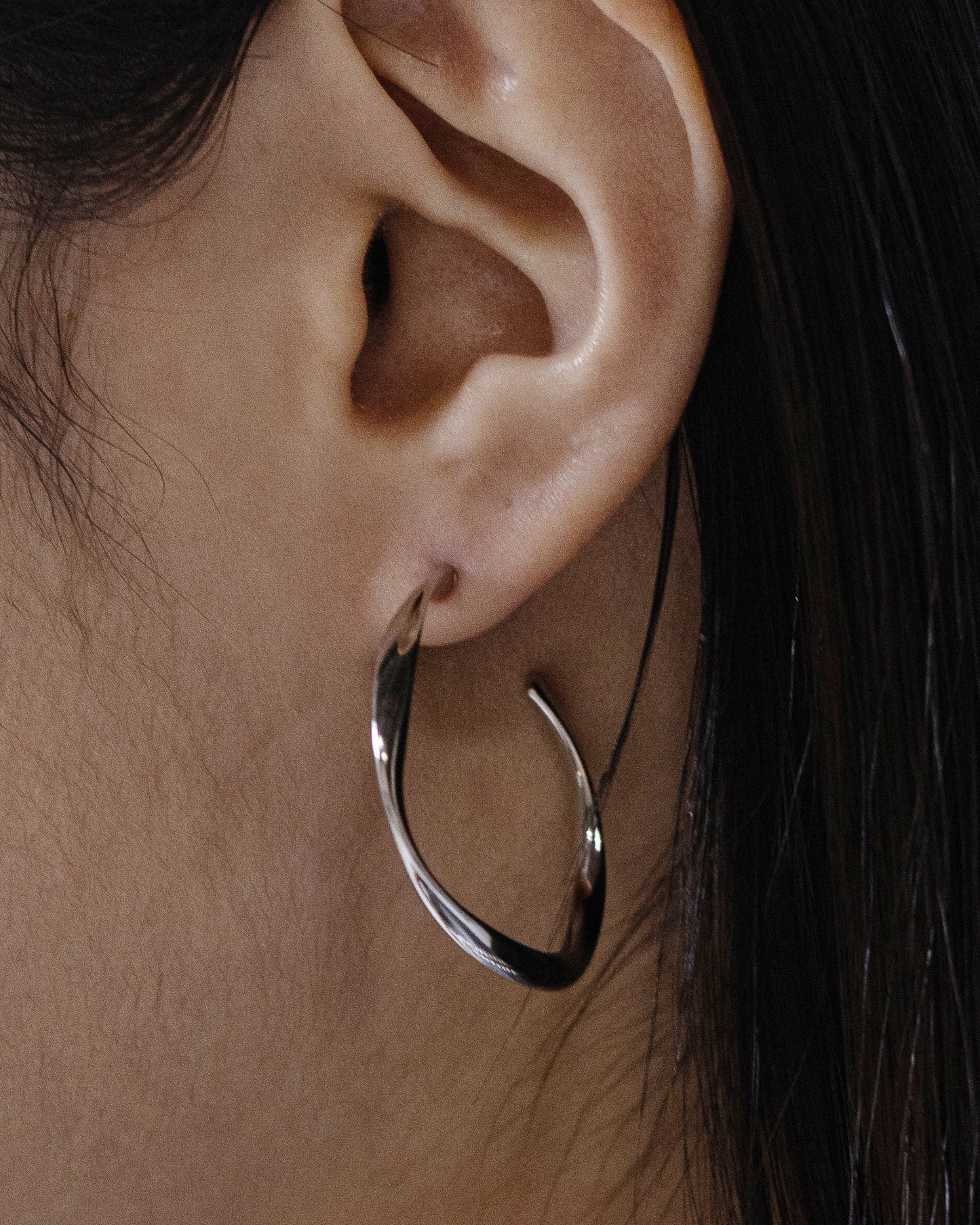 セパレートツイストフープピアス