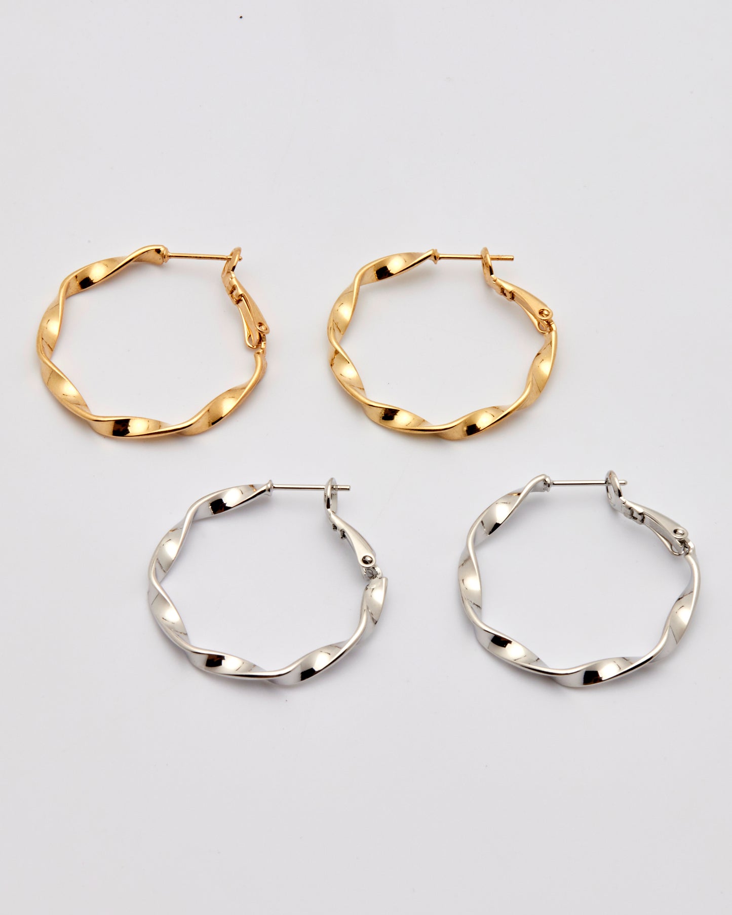 ツイストフープピアス