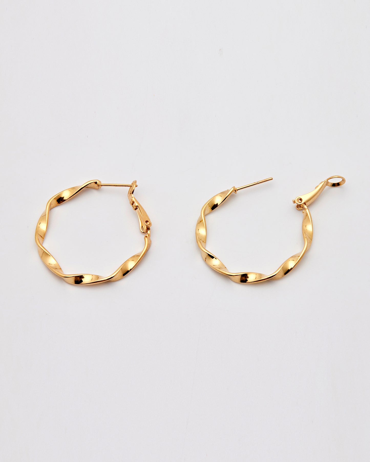 ツイストフープピアス