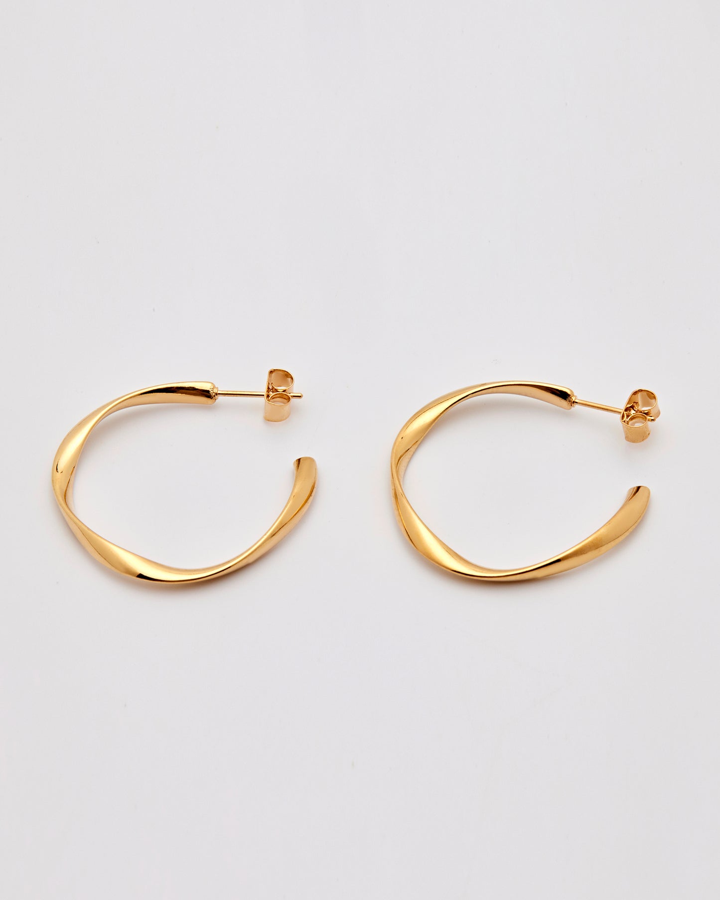 セパレートツイストフープピアス