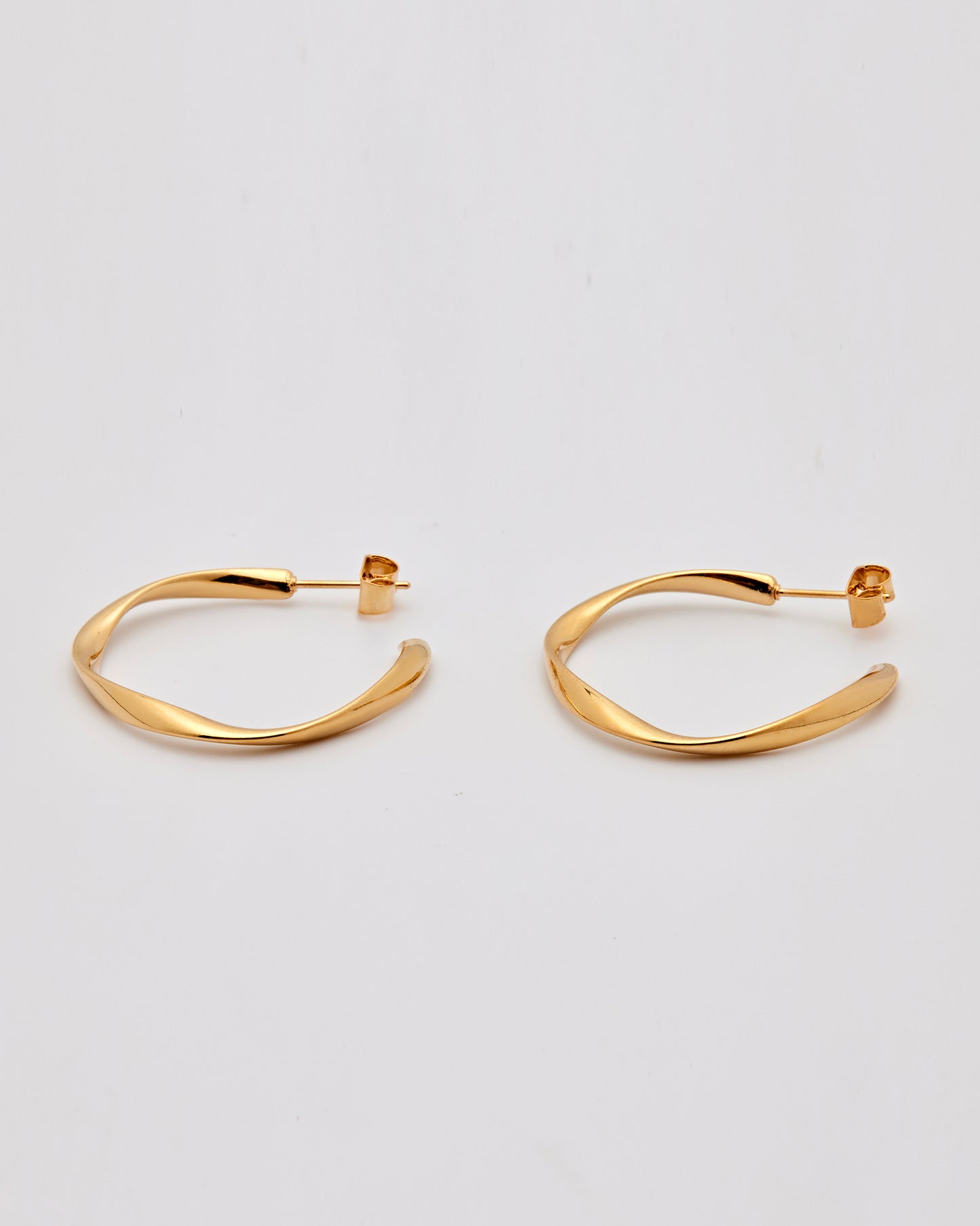 セパレートツイストフープピアス