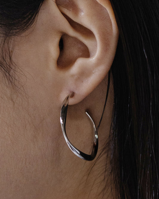 セパレートツイストフープピアス